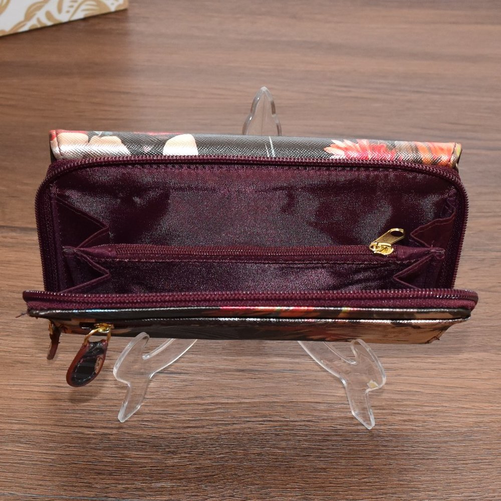 USED Wallet - Picture 3 of 15